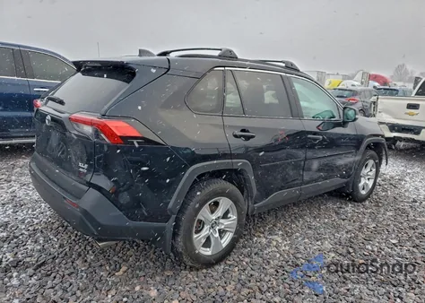 2020 Toyota Rav4 Xle z USA, uszkodzony, nr VIN 2T3P1RFV5LW090703